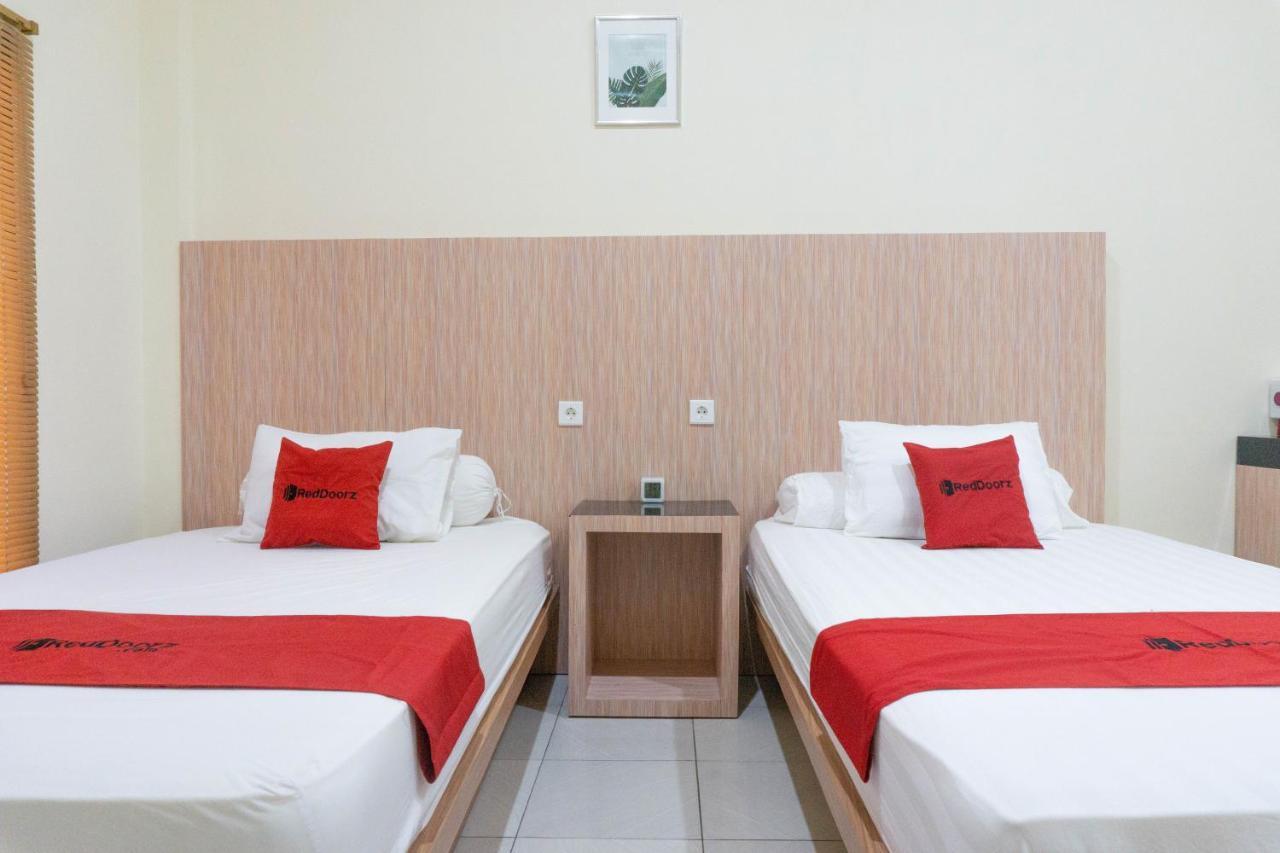 Reddoorz Syariah Near Sultan Muhammad Kaharuddin Airport Hotel Sumbawa Besar ภายนอก รูปภาพ